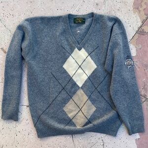 Classic Peter Scott V-Neck Argyle lambs wool Sweater in Gray Medium